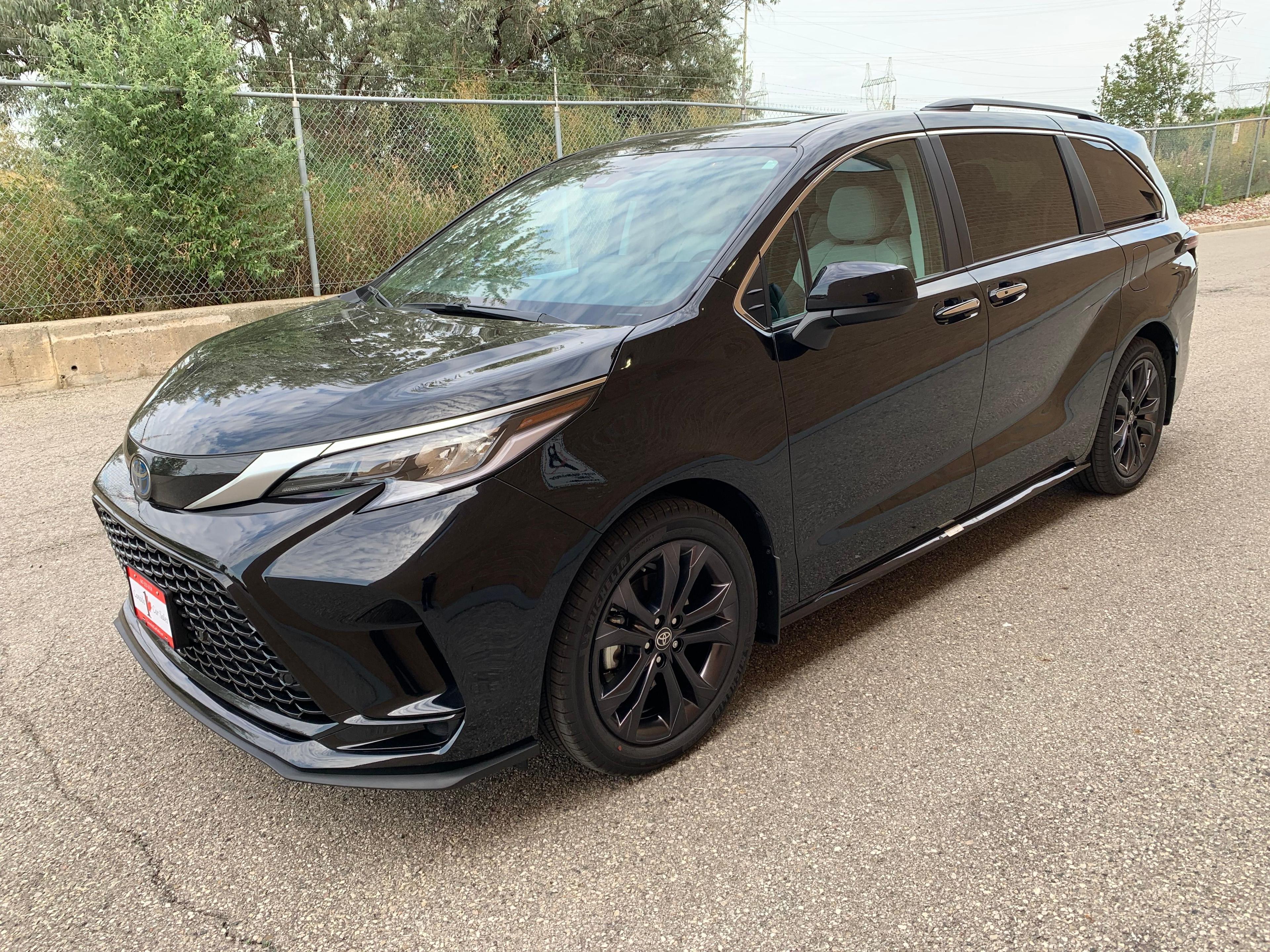 2023 Toyota Sienna LE Hybrid AWD